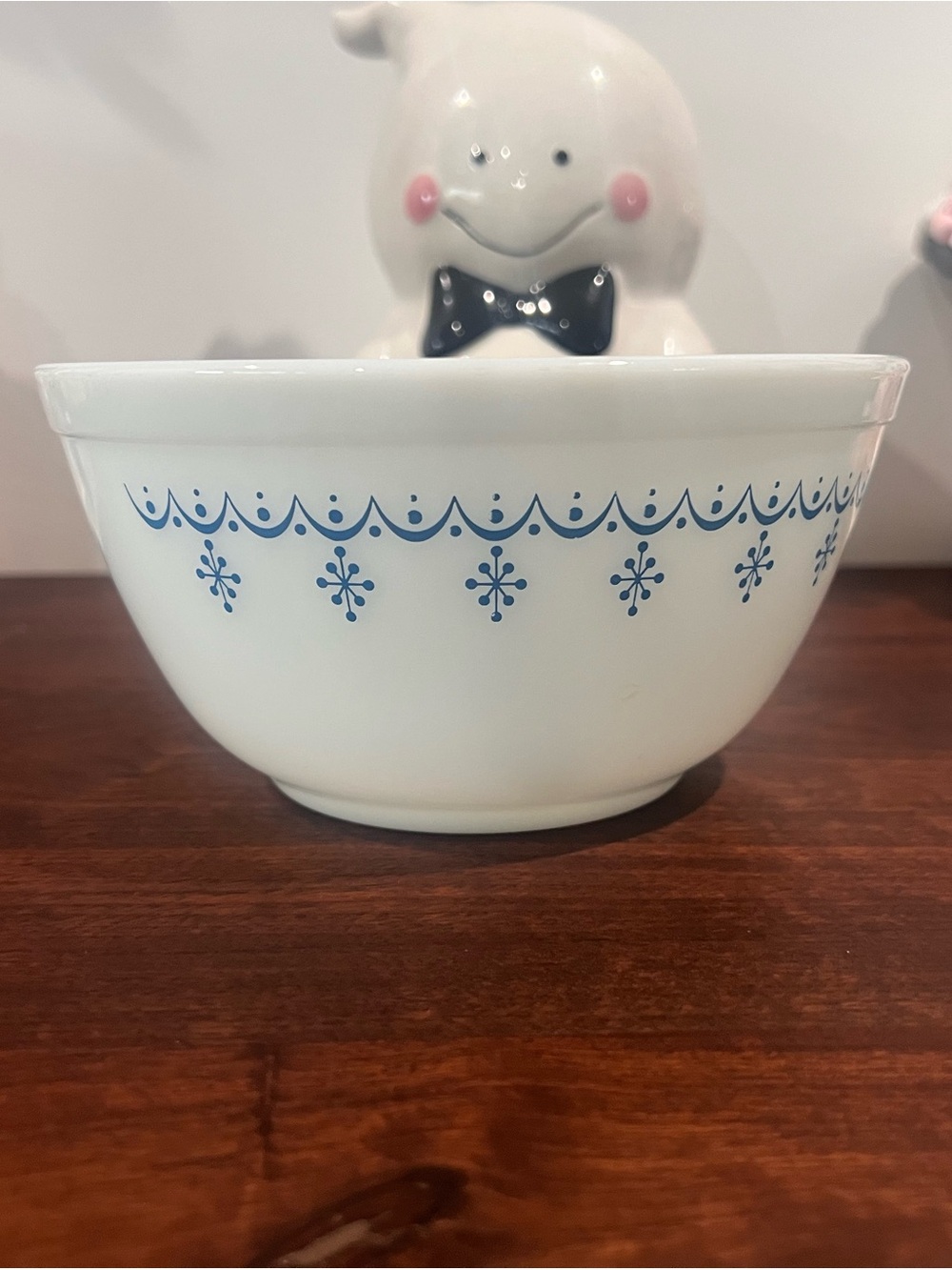 Pyrex Snowflake Garland 402 Bowl